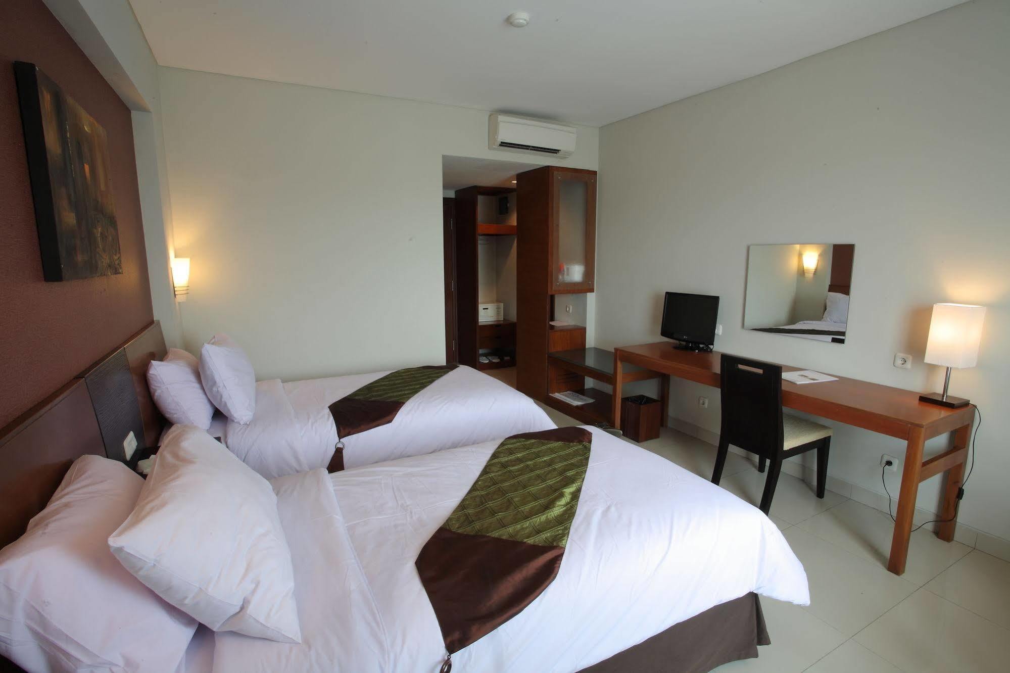 Aston Tanjung City Hotel Ngoại thất bức ảnh