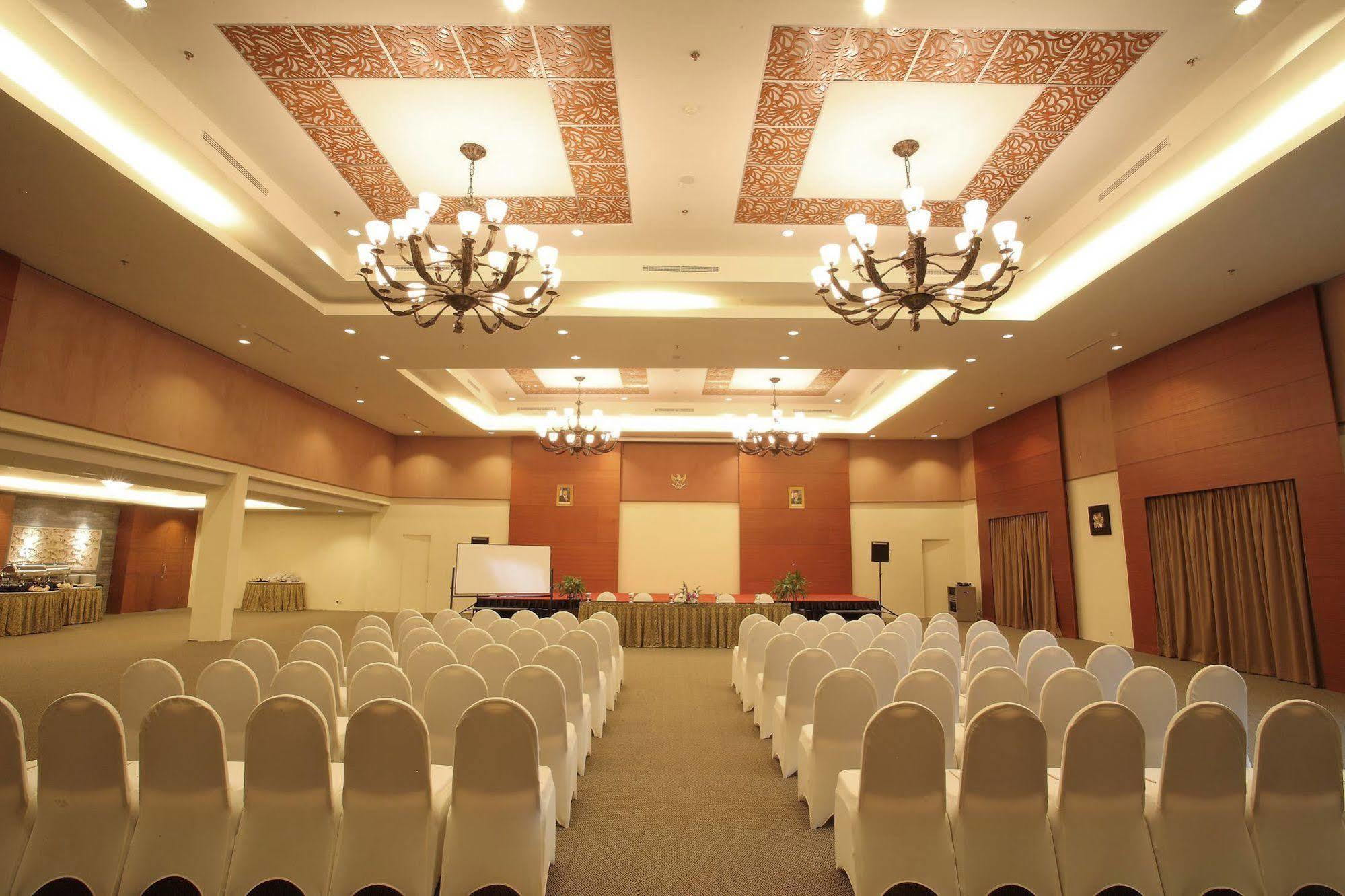 Aston Tanjung City Hotel Ngoại thất bức ảnh